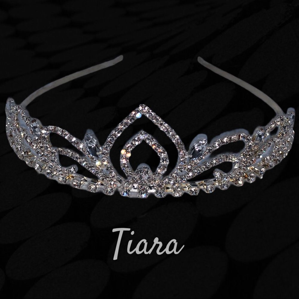 New! Tiara! Gorgeous crystal tiara for all events!